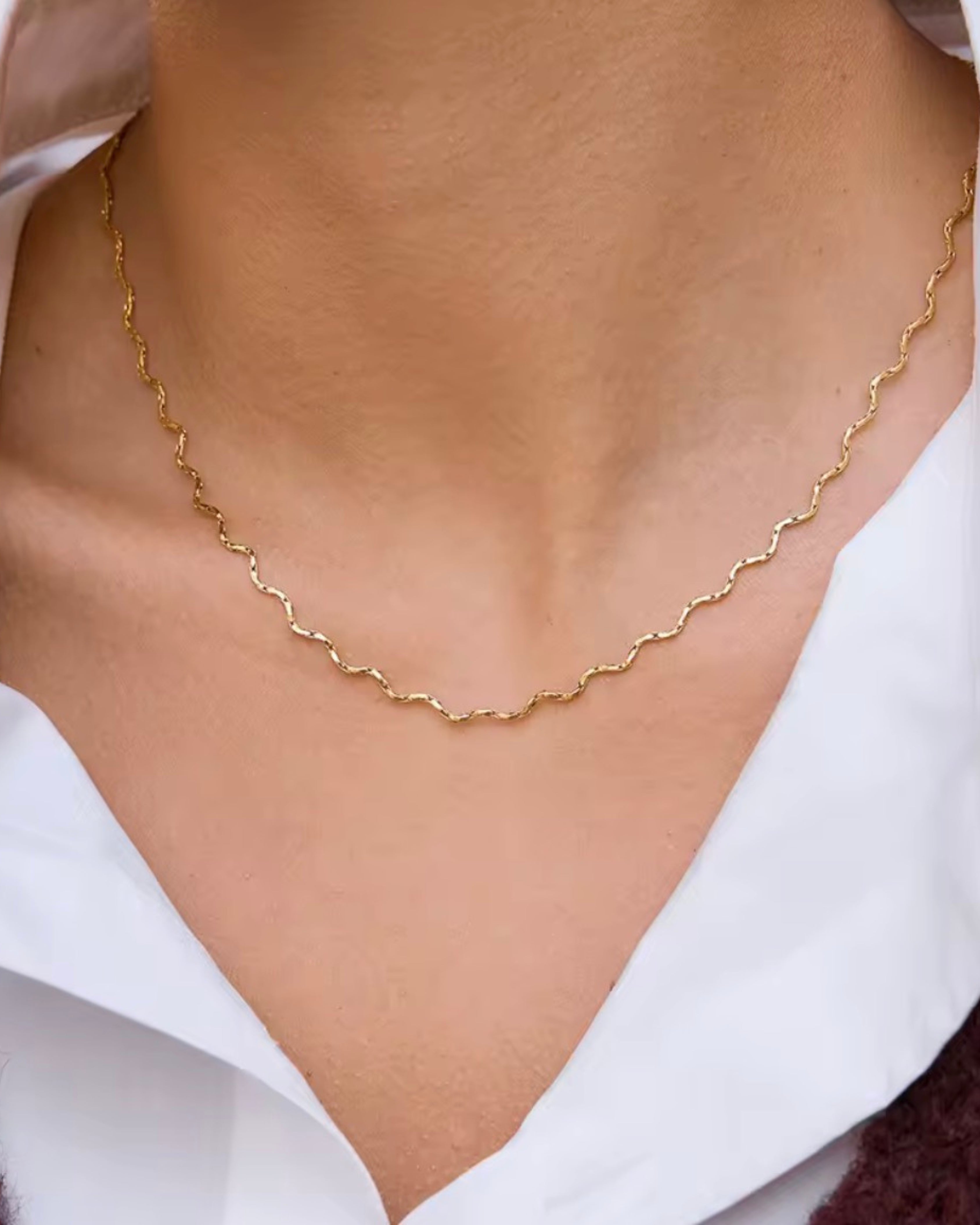The Curved Necklace