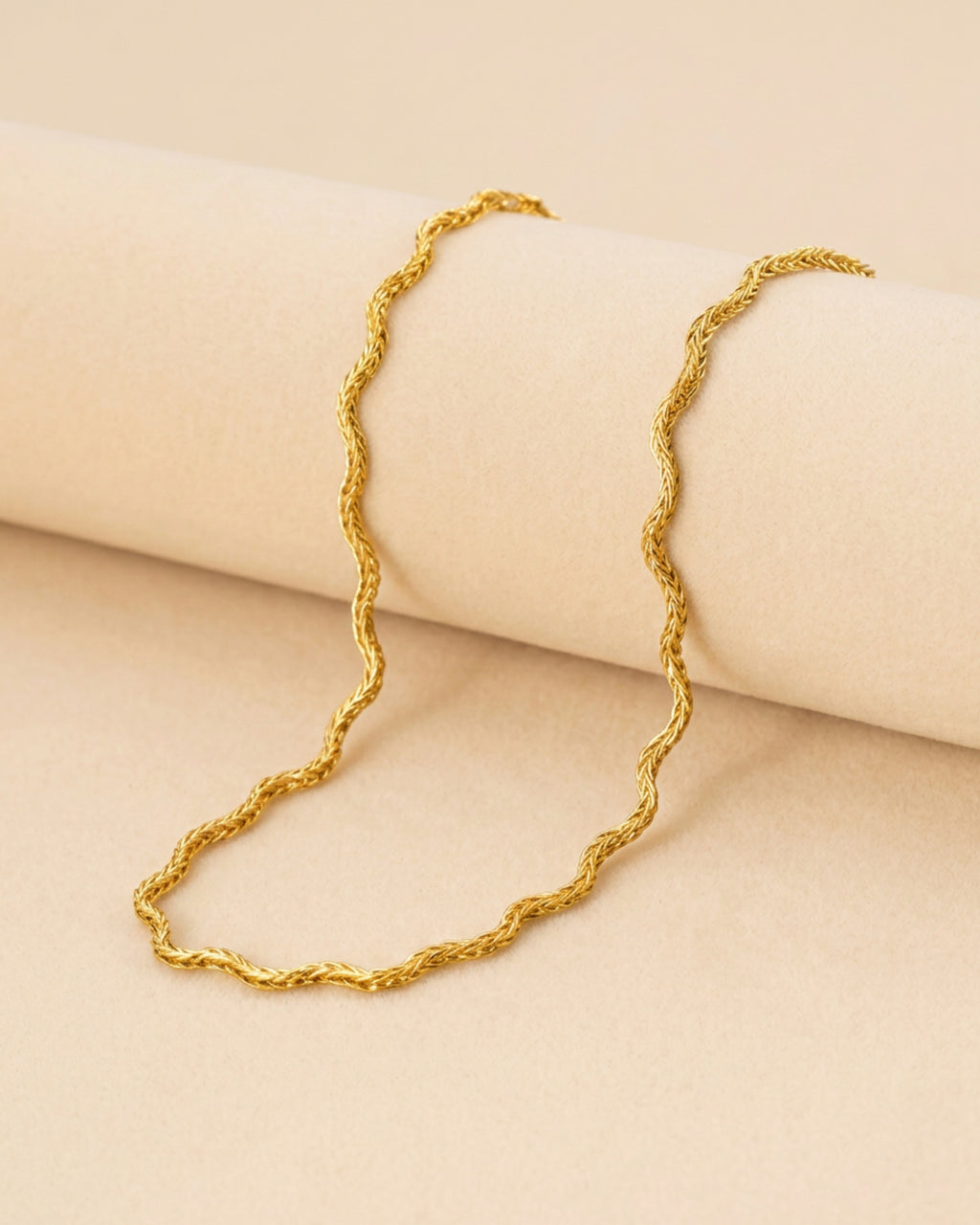 The Curved Necklace