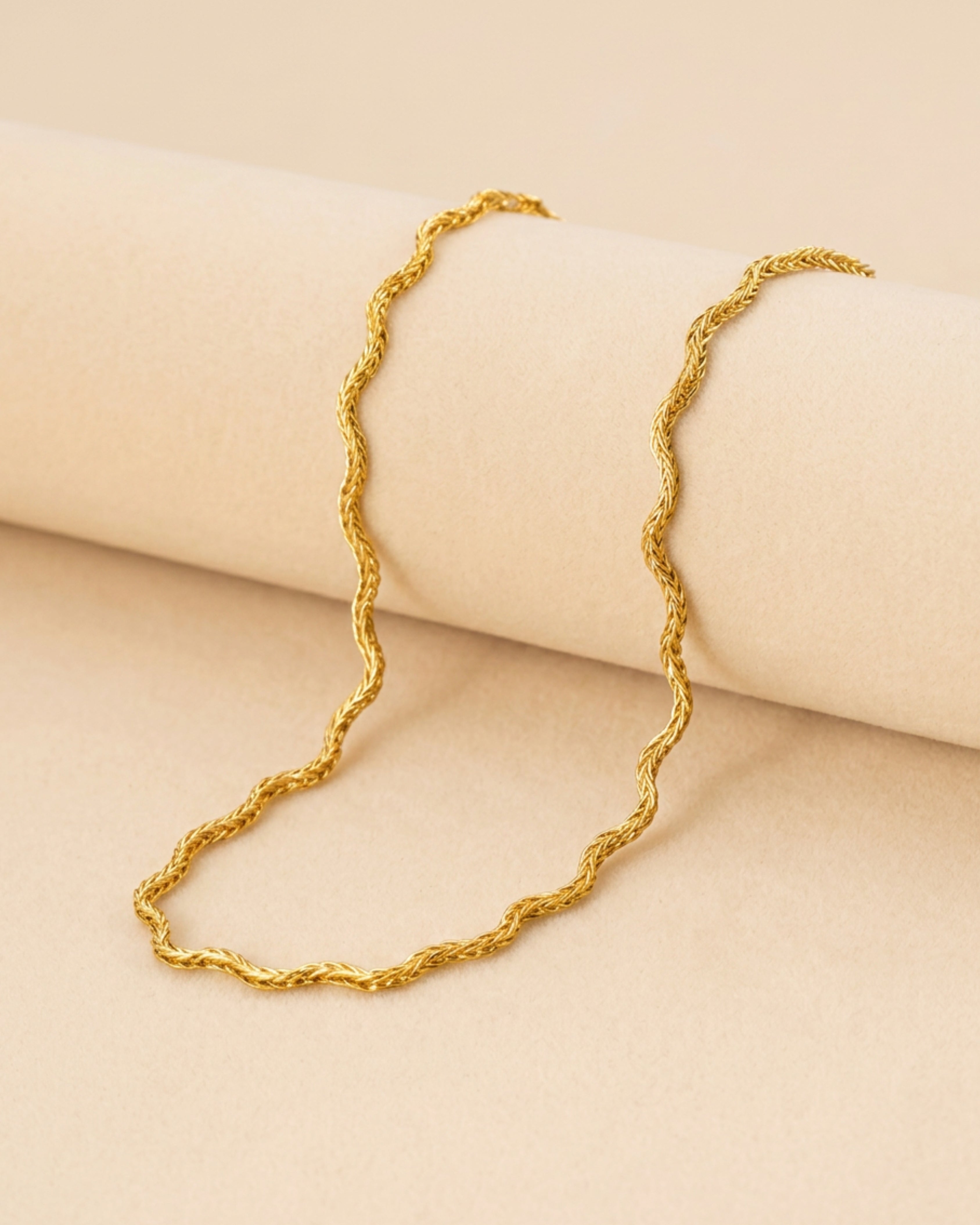 The Curved Necklace