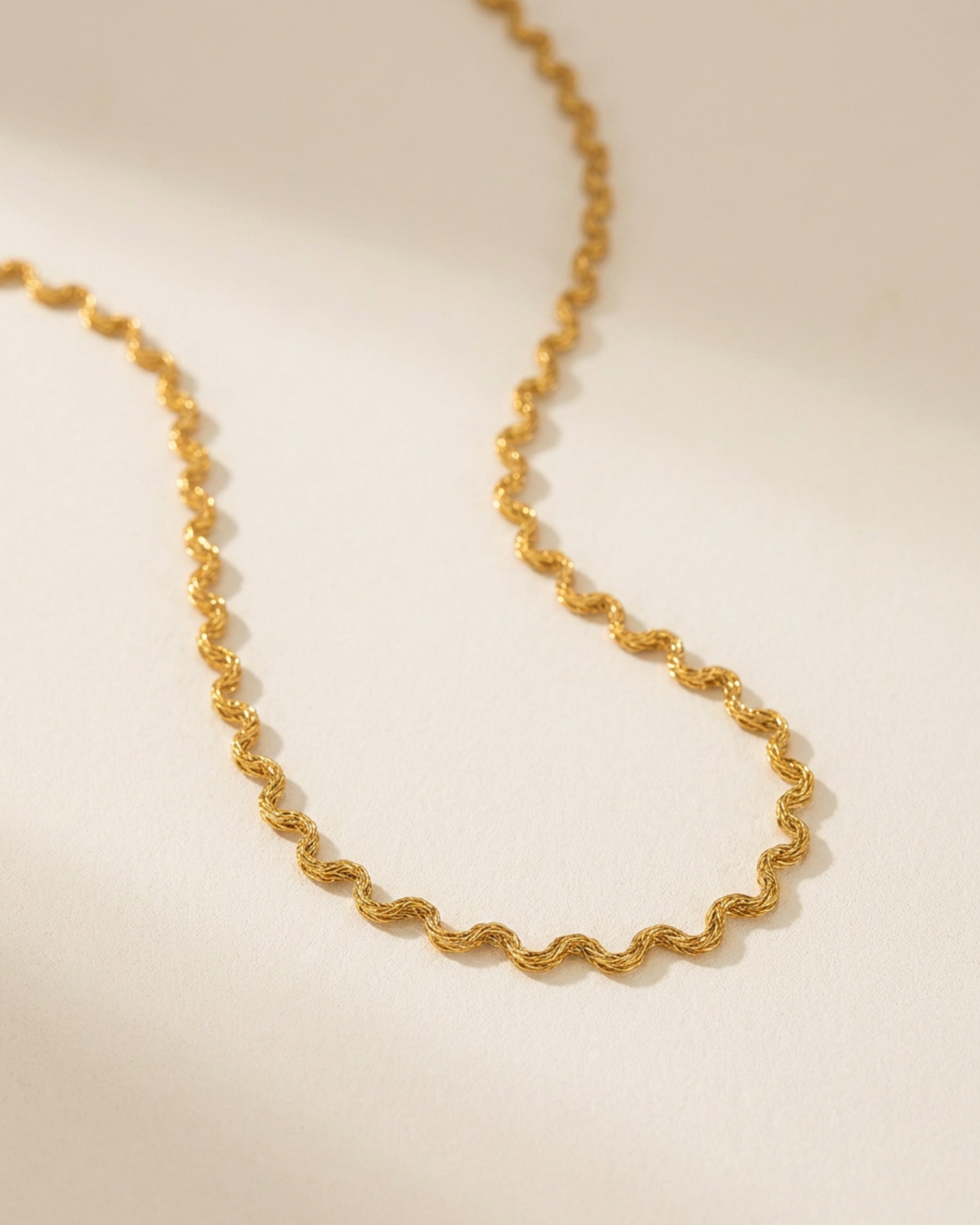 The Curved Necklace