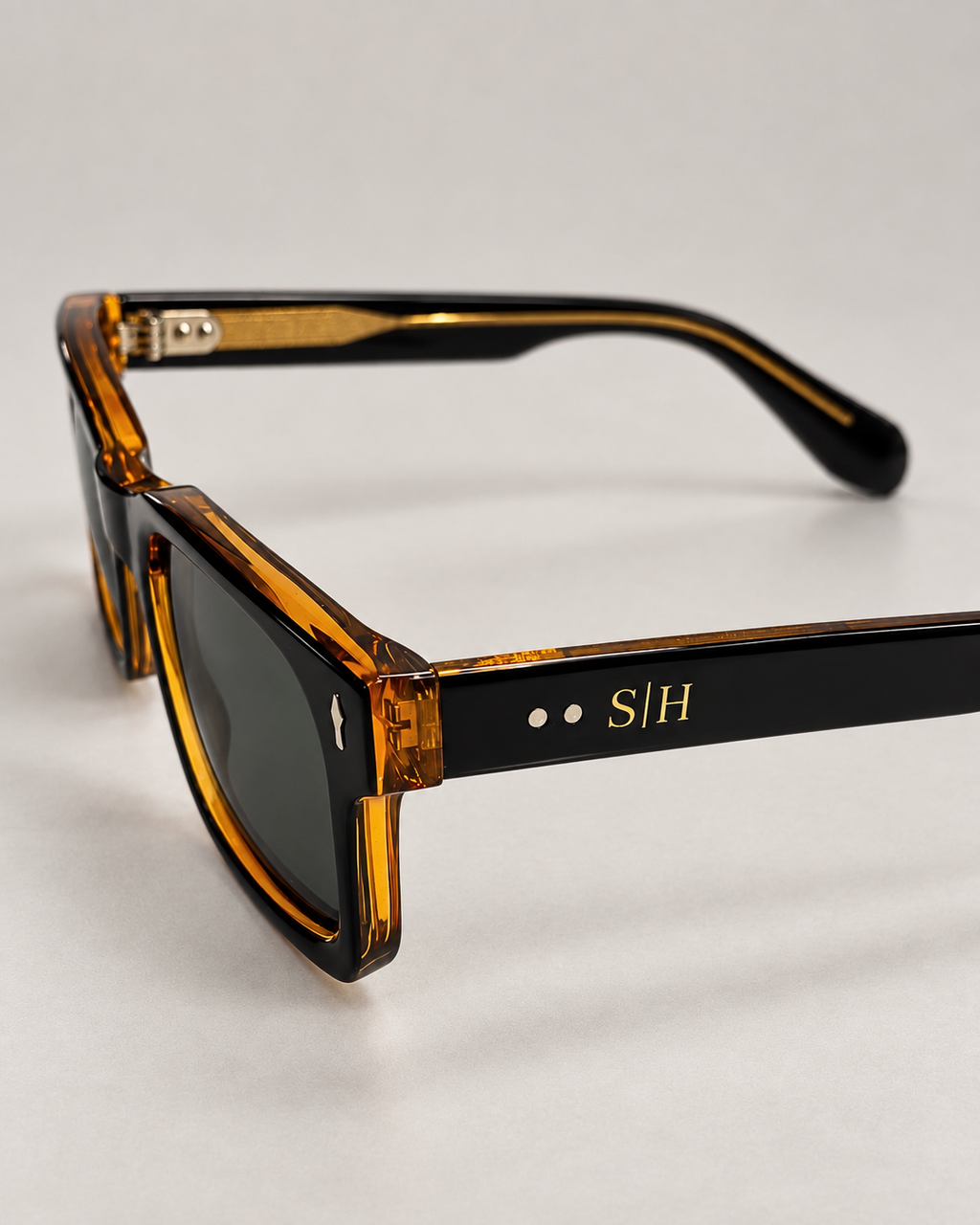 Saddle House Classic Black/Cognac sunglasses with acetate frame and polarized lenses