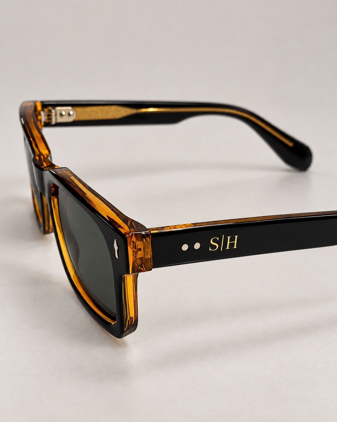Saddle House Classic Black/Cognac sunglasses with acetate frame and polarized lenses