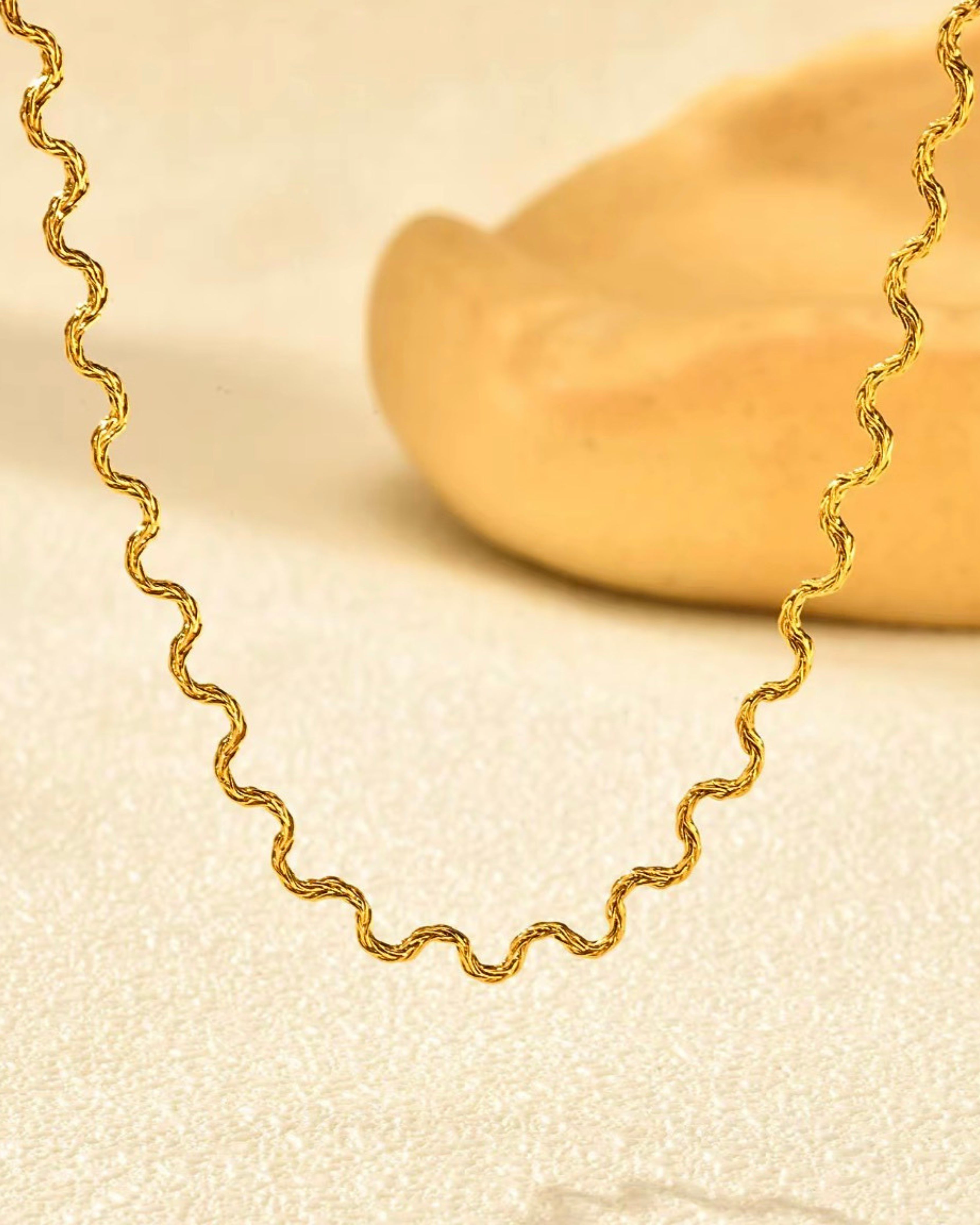 The Curved Necklace