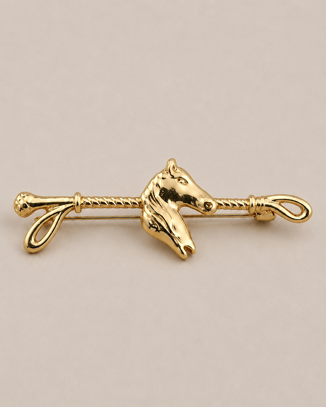 Gold-tone horse head stock pin with riding crop detail